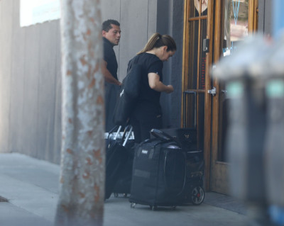 23.09 | Justin Bieber foi visto saindo de um spa em Beverly Hills.