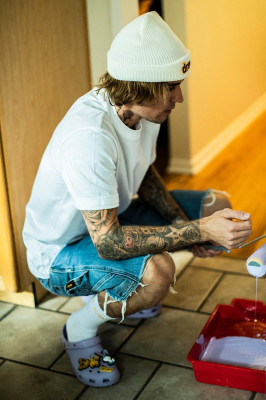 Colaboração Crocs x Drew House