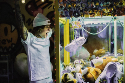 Colaboração Crocs x Drew House