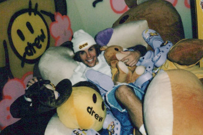 Colaboração Crocs x Drew House
