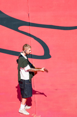 19.07 | Durante a apresentação de “EVERYTHING HALLELUJAH” no MetLife Stadium