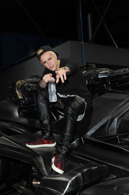 07.12 | Grande inauguração da sede da West Coast Customs em Burbank, Califórnia.