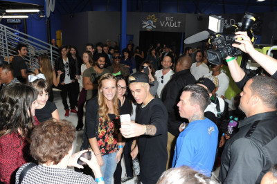 07.12 | Grande inauguração da sede da West Coast Customs em Burbank, Califórnia.
