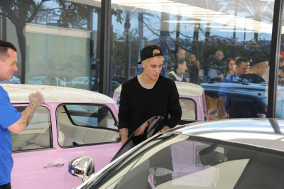 07.12 | Grande inauguração da sede da West Coast Customs em Burbank, Califórnia.