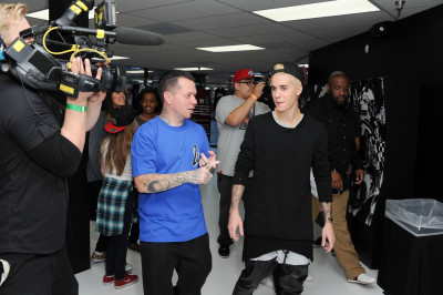 07.12 | Grande inauguração da sede da West Coast Customs em Burbank, Califórnia.