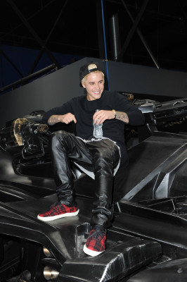 07.12 | Grande inauguração da sede da West Coast Customs em Burbank, Califórnia.