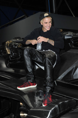 07.12 | Grande inauguração da sede da West Coast Customs em Burbank, Califórnia.
