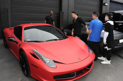 07.12 | Grande inauguração da sede da West Coast Customs em Burbank, Califórnia.