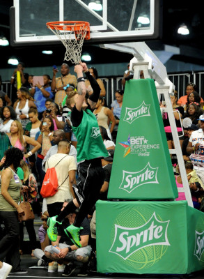 28.06 | BET Experience no L.A. LIVE — Jogo de Basquete das Celebridades da Sprite.
