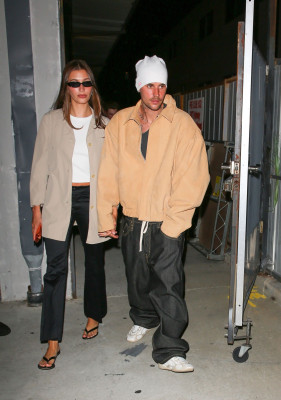 23.09 | Justin e Hailey Bieber foram vistos em um culto da Churchome no Saban Theatre, em Beverly Hills.