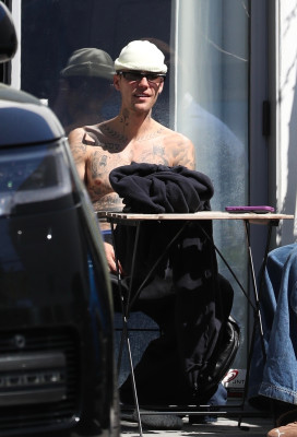 24.03 |  Com amigos em um rooftop de Los Angeles.