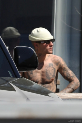 24.03 |  Com amigos em um rooftop de Los Angeles.