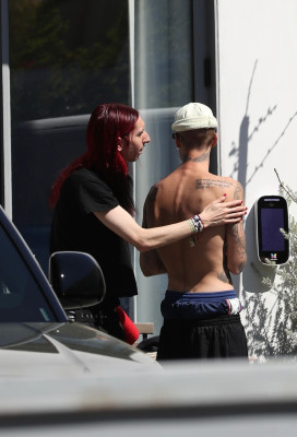 24.03 |  Com amigos em um rooftop de Los Angeles.
