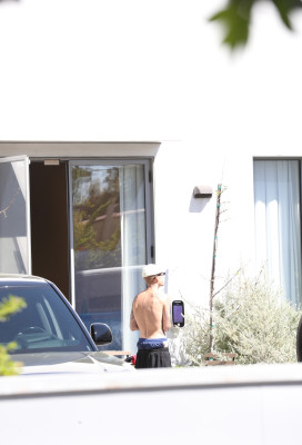 24.03 |  Com amigos em um rooftop de Los Angeles.