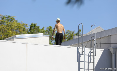 24.03 |  Com amigos em um rooftop de Los Angeles.