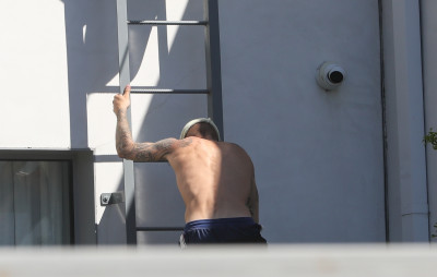 24.03 |  Com amigos em um rooftop de Los Angeles.