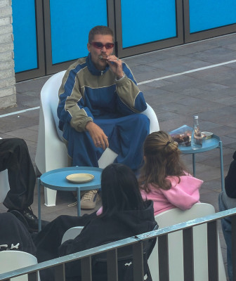 23.10 | Justin Bieber com Hailey Bieber e amigos, em Seul.