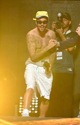 18.07 | Performando no 3º dia do Fanatics Fest NYC, em Nova York.