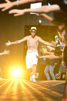18.07 | Performando no 3º dia do Fanatics Fest NYC, em Nova York.