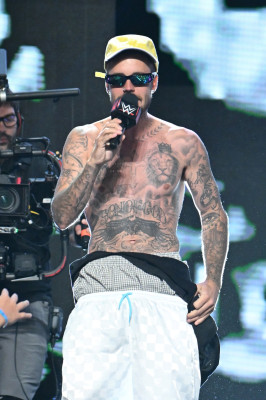 18.07 | Performando no 3º dia do Fanatics Fest NYC, em Nova York.