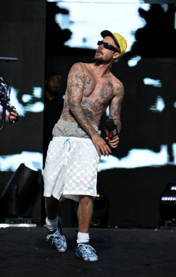 18.07 | Performando no 3º dia do Fanatics Fest NYC, em Nova York.