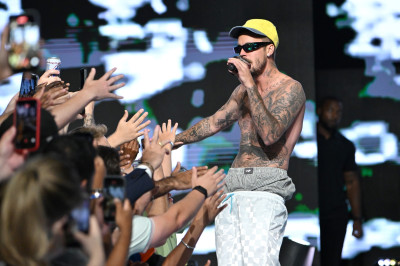 18.07 | Performando no 3º dia do Fanatics Fest NYC, em Nova York.