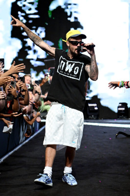 18.07 | Performando no 3º dia do Fanatics Fest NYC, em Nova York.