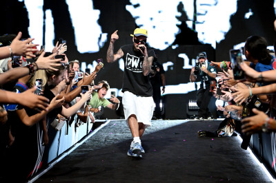 18.07 | Performando no 3º dia do Fanatics Fest NYC, em Nova York.