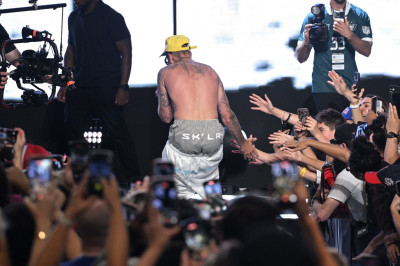 18.07 | Performando no 3º dia do Fanatics Fest NYC, em Nova York.