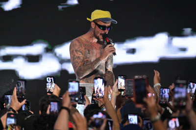 18.07 | Performando no 3º dia do Fanatics Fest NYC, em Nova York.