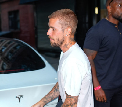 17.07 | Deixando o restaurante Carbone em Nova York, após encerrar seu evento pop-up da Skylrk.