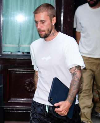 17.07 | Deixando o restaurante Carbone em Nova York, após encerrar seu evento pop-up da Skylrk.