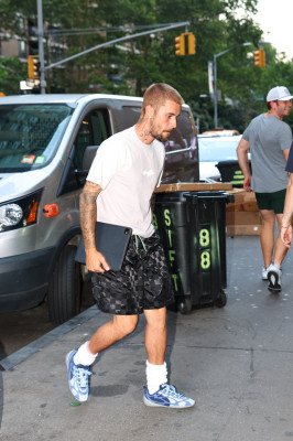 17.07 | Deixando o restaurante Carbone em Nova York, após encerrar seu evento pop-up da Skylrk.