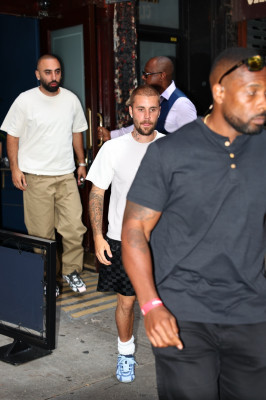 17.07 | Deixando o restaurante Carbone em Nova York, após encerrar seu evento pop-up da Skylrk.