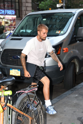 17.07 | Deixando o restaurante Carbone em Nova York, após encerrar seu evento pop-up da Skylrk.