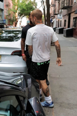 17.07 | Deixando o restaurante Carbone em Nova York, após encerrar seu evento pop-up da Skylrk.