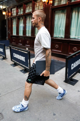 17.07 | Deixando o restaurante Carbone em Nova York, após encerrar seu evento pop-up da Skylrk.