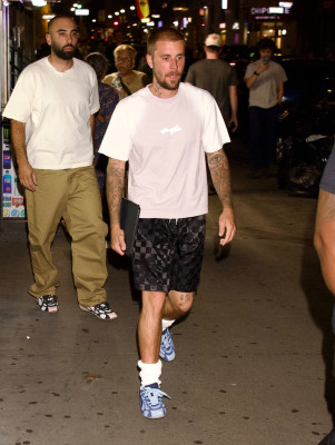 17.07 | Deixando o restaurante Carbone em Nova York, após encerrar seu evento pop-up da Skylrk.