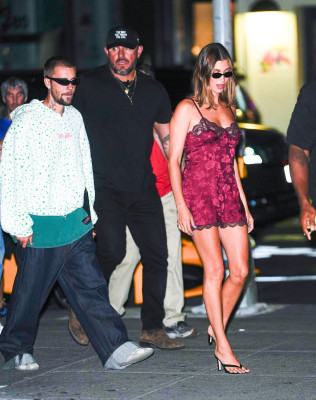 19.07 | Justin e Hailey Bieber Bieber chegando a after party exclusiva da SKYLRK após a final da Copa do Mundo FIFA 2026, realizada no The Twenty Two, em Nova York