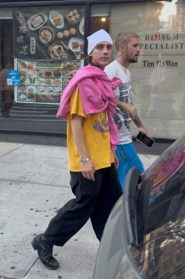 20.07 | Fotografado com Eddie Benjamin nas ruas de Nova York.