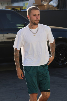 06.08 | Com Hailey Bieber no Sushi Fumi, em West Hollywood, Califórnia