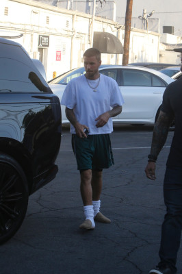 06.08 | Com Hailey Bieber no Sushi Fumi, em West Hollywood, Califórnia