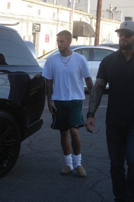 06.08 | Com Hailey Bieber no Sushi Fumi, em West Hollywood, Califórnia