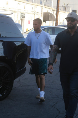 06.08 | Com Hailey Bieber no Sushi Fumi, em West Hollywood, Califórnia