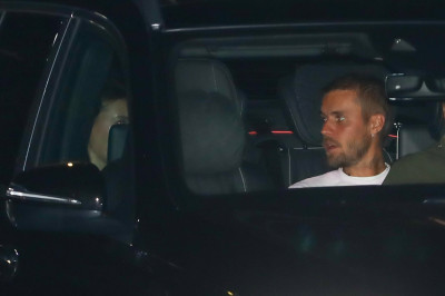 07.08 | Justin e Hailey Bieber foram vistos deixando a festa exclusiva de pré-aniversário de Kylie Jenner, em Beverly Hills.