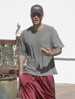 12.08 | Justin e Hailey Bieber chegando ao pilates em Bel Air, CA.