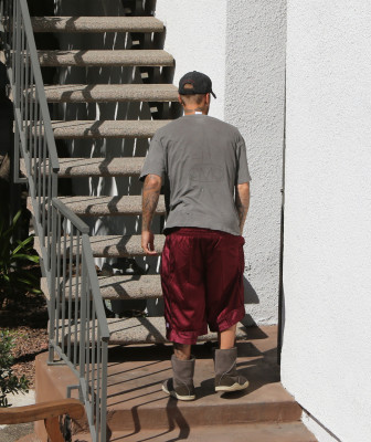 12.08 | Justin e Hailey Bieber chegando ao pilates em Bel Air, CA.
