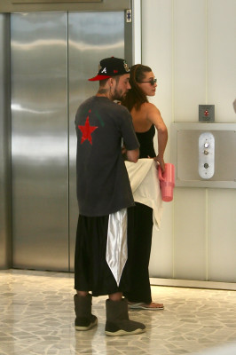 11.08 | Justin e Hailey Bieber foram vistos chegando juntos para uma sessão de Pilates em Los Angeles