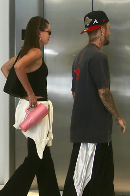 11.08 | Justin e Hailey Bieber foram vistos chegando juntos para uma sessão de Pilates em Los Angeles