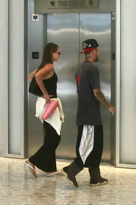 11.08 | Justin e Hailey Bieber foram vistos chegando juntos para uma sessão de Pilates em Los Angeles